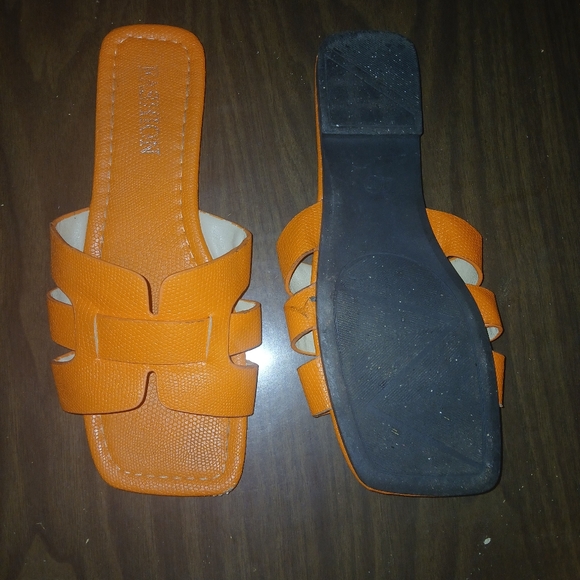 Sandles - Picture 2 of 5